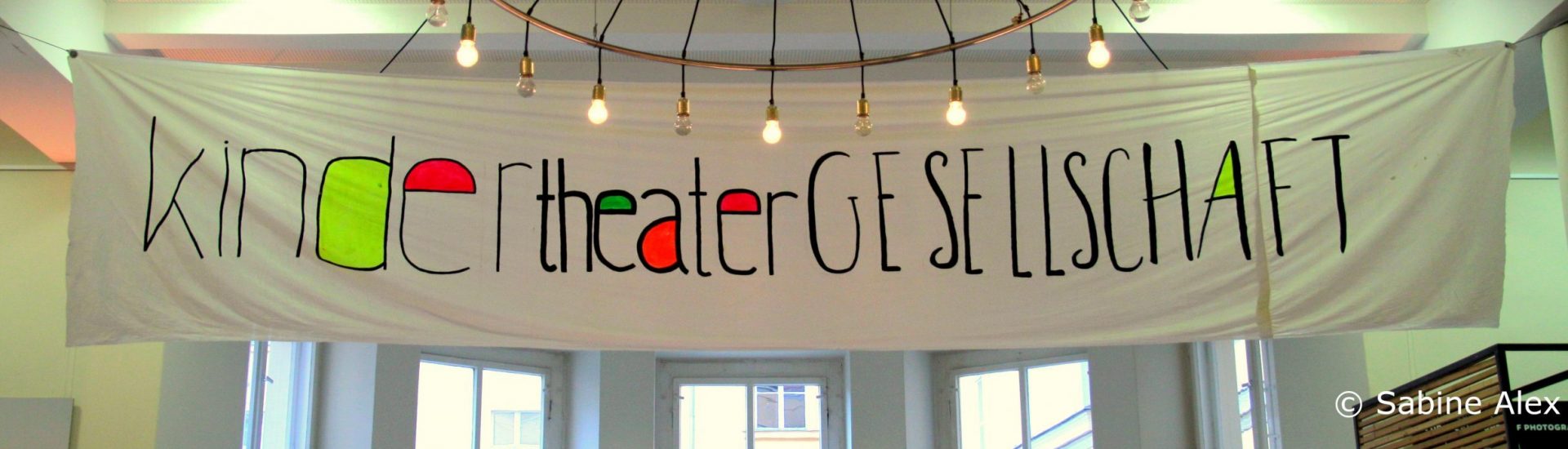 Banner auf dem steht KinderTheaterGesellschaft