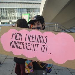 Plakat mit der Aufschrift: Mein Lieblingskinderrecht ist...
